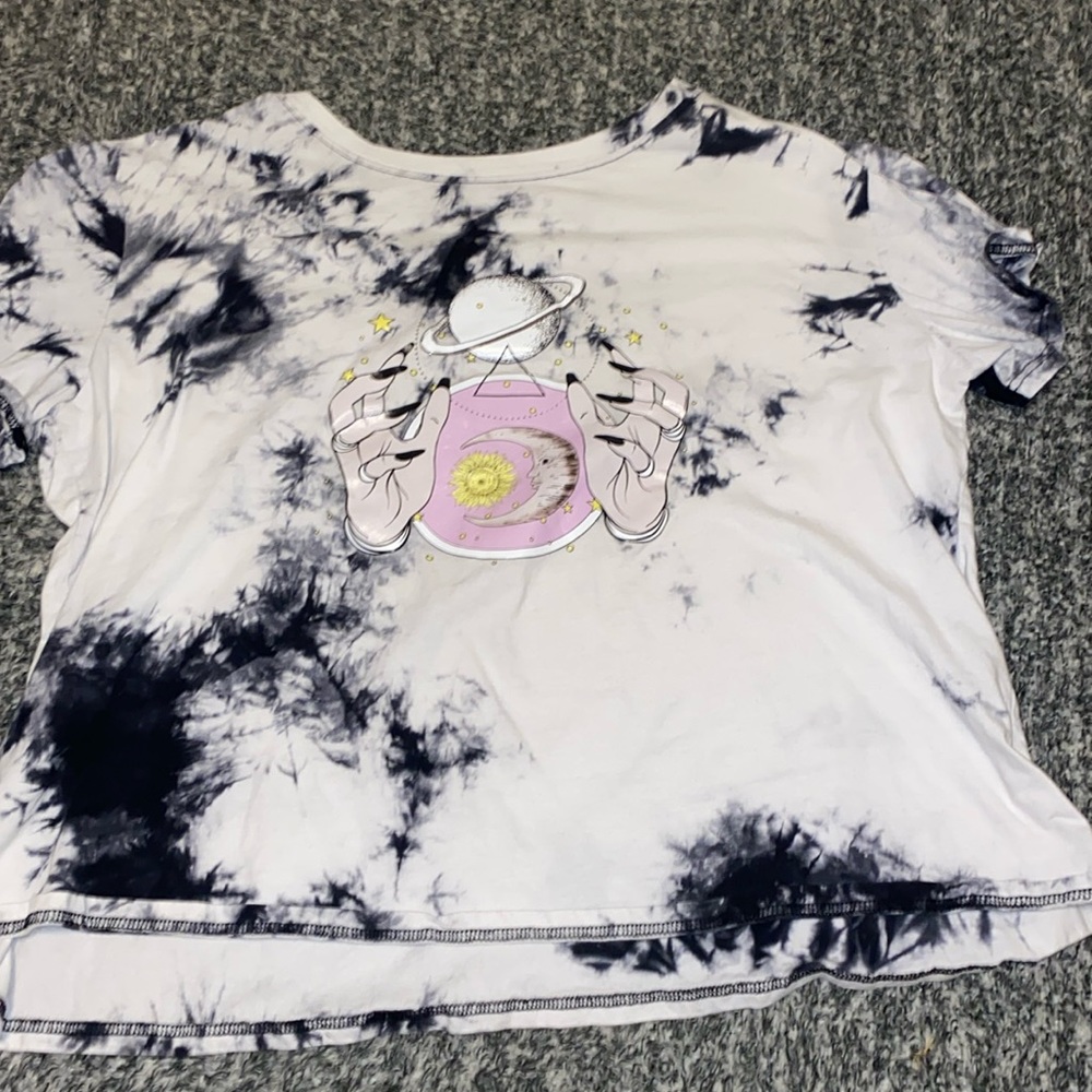 SHEIN crop top 3XL. Can also be worn as a t shirt and fits like a Large.